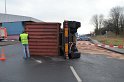 LKW umgestuerzt Niehler Hafen P046